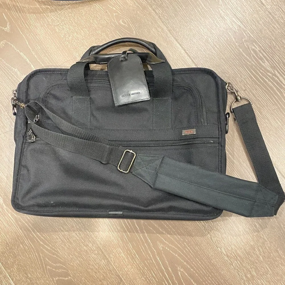 TUMI Slim Laptop Bag Briefcase Unisex design